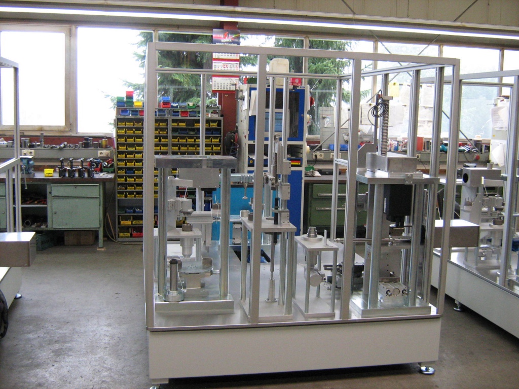 Automatisierungszelle_Maschinenbau_Schneider-Edl_1024x767